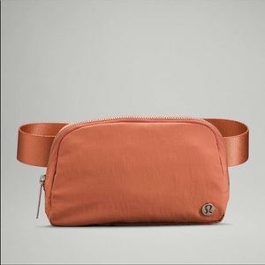 Lululemon pink Savannah belt bag